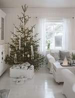 Jeanne d´Arc Living Julespecial 2023 Hjem til jul juletræ med gaver - Tinashjem